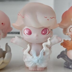 Dimoo Shapes in Nature figurine - Parting Clouds